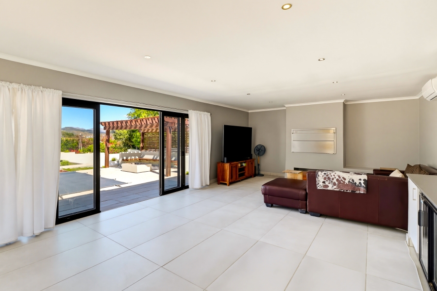 4 Bedroom Property for Sale in Pearl Marina Western Cape